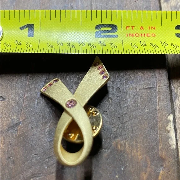 Avon Breast Cancer Awareness Gold tone Pink Rhinestone Vintage brooch Pin - Picture 5 of 6